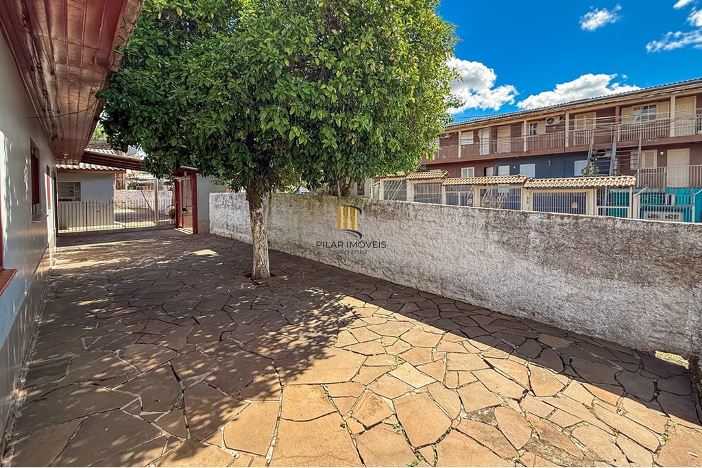 Casa 4 dormitórios no bairro Capão da Cruz