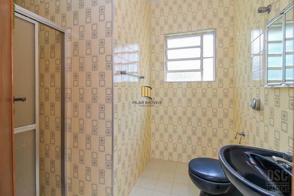 Casa 3 dormitórios no bairro Glória