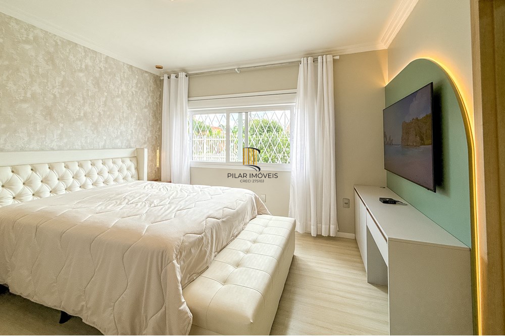 Casa 3 dormitórios no bairro Igara