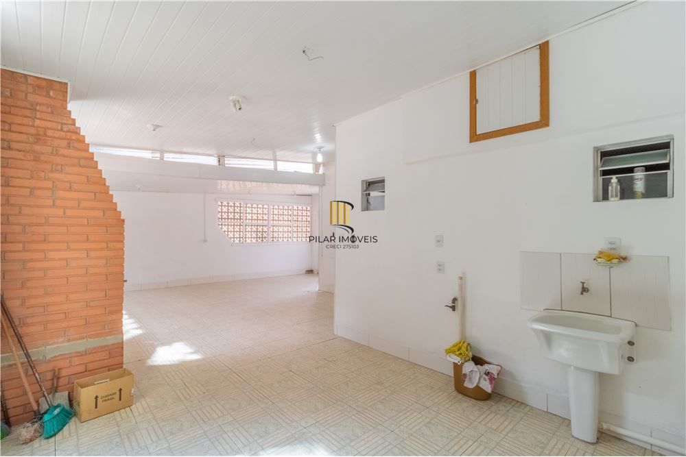 Casa 5 dormitórios no bairro Partenon