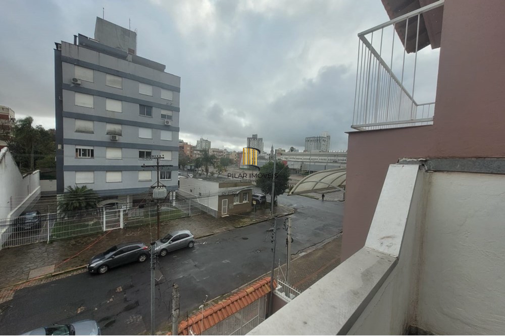 Casa 3 dormitórios no bairro Menino Deus