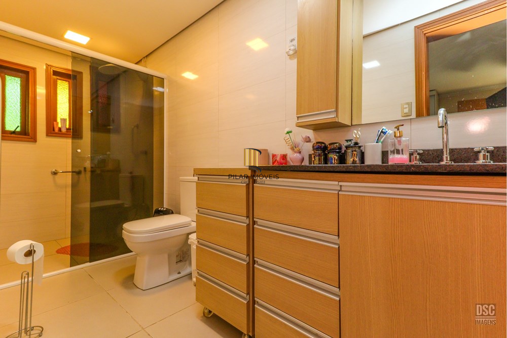 Casa 6 dormitórios no bairro Rubem Berta