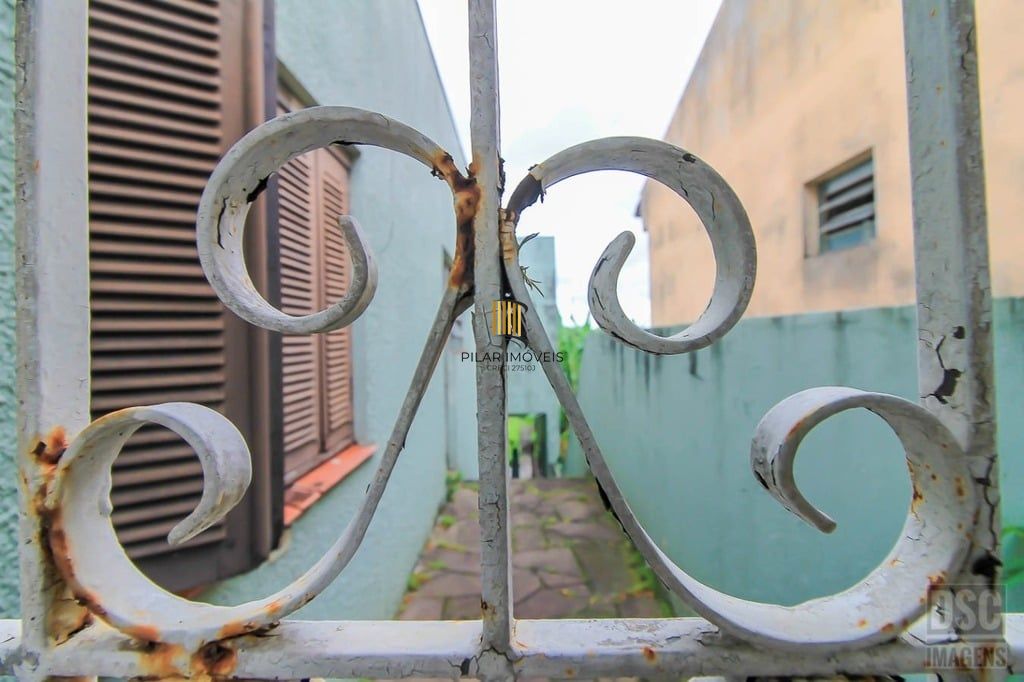 Casa 3 dormitórios no bairro Glória