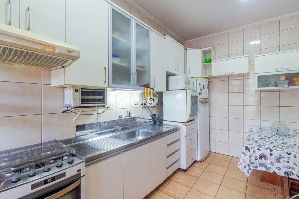 Casa 3 dormitórios no bairro Menino Deus