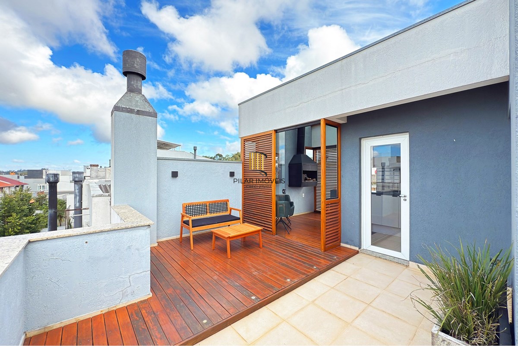 Casa 3 dormitórios no bairro Hípica