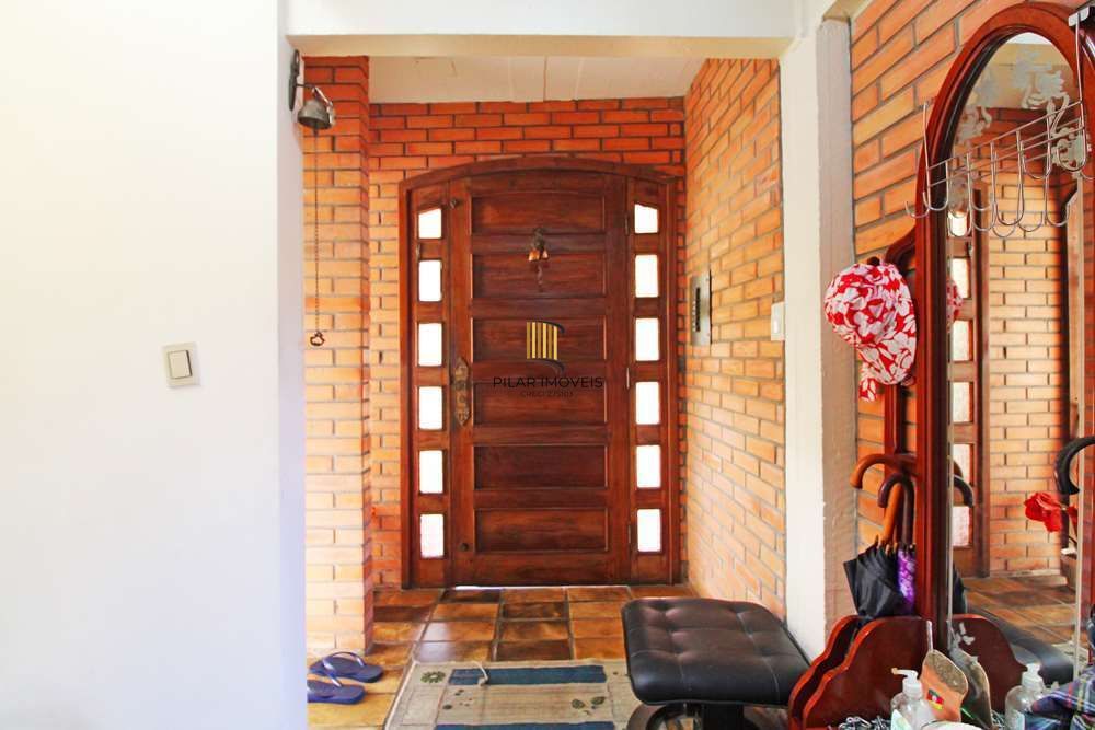 Casa 4 dormitórios no bairro Partenon