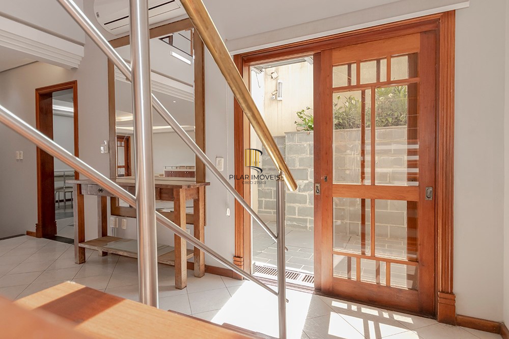 Casa 6 dormitórios no bairro Vila Jardim