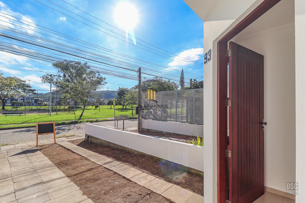 Casa 3 dormitórios no bairro Hípica