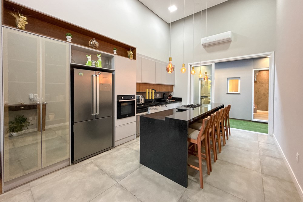 Casa 3 dormitórios no bairro Igara