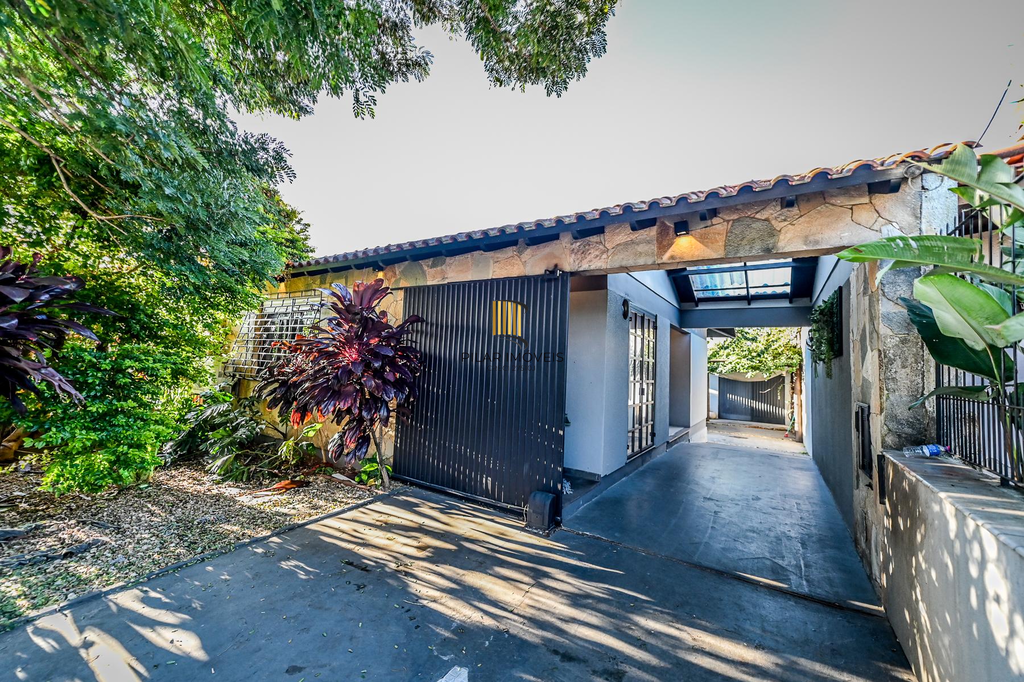 Casa 3 dormitórios no bairro Nonoai