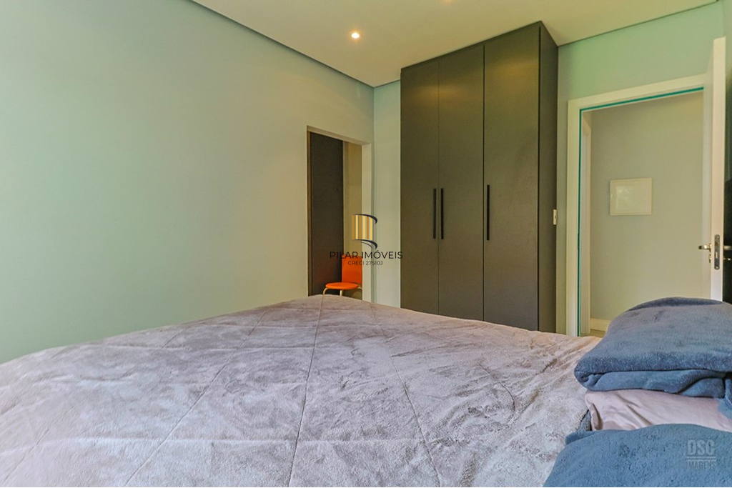 Casa 5 dormitórios no bairro Ipanema