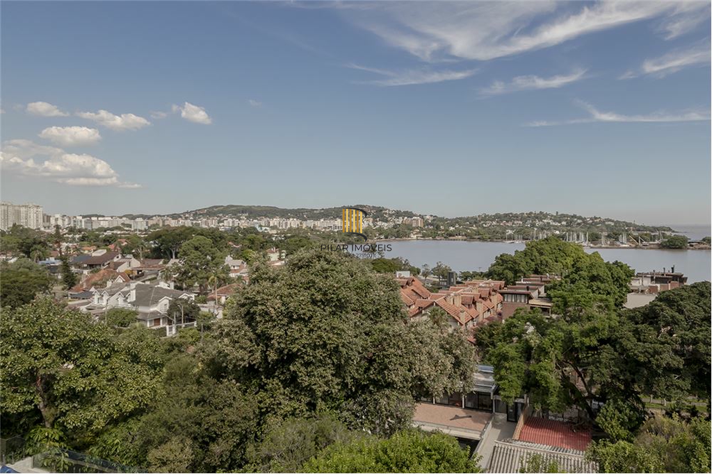 Casa 4 dormitórios no bairro Vila Assunção