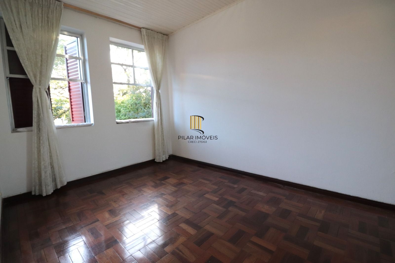 Apto no IAPI, 02 dorm com vaga de garagem