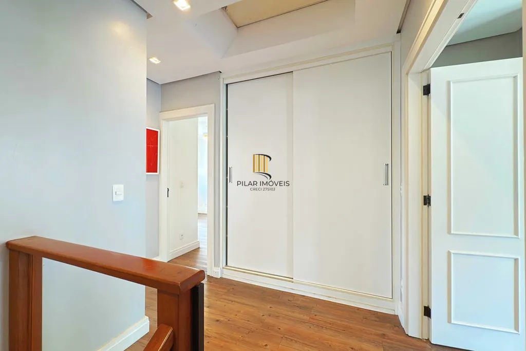 Casa 3 dormitórios no bairro Hípica