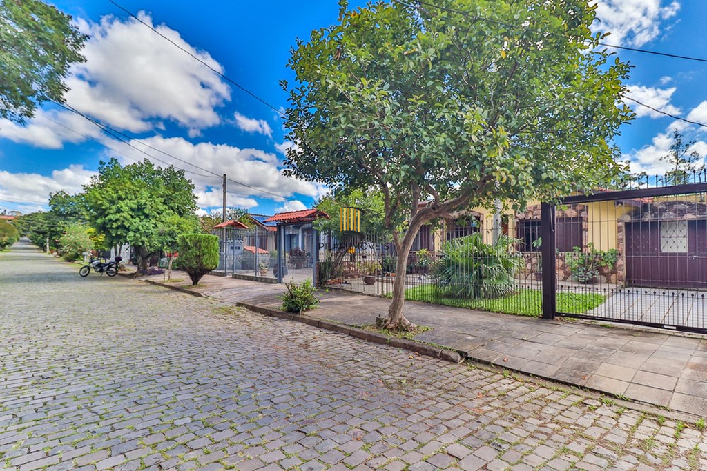 Casa 3 dormitórios no bairro Rubem Berta