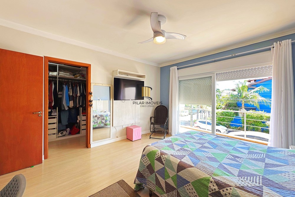 Casa 3 dormitórios no bairro Hípica