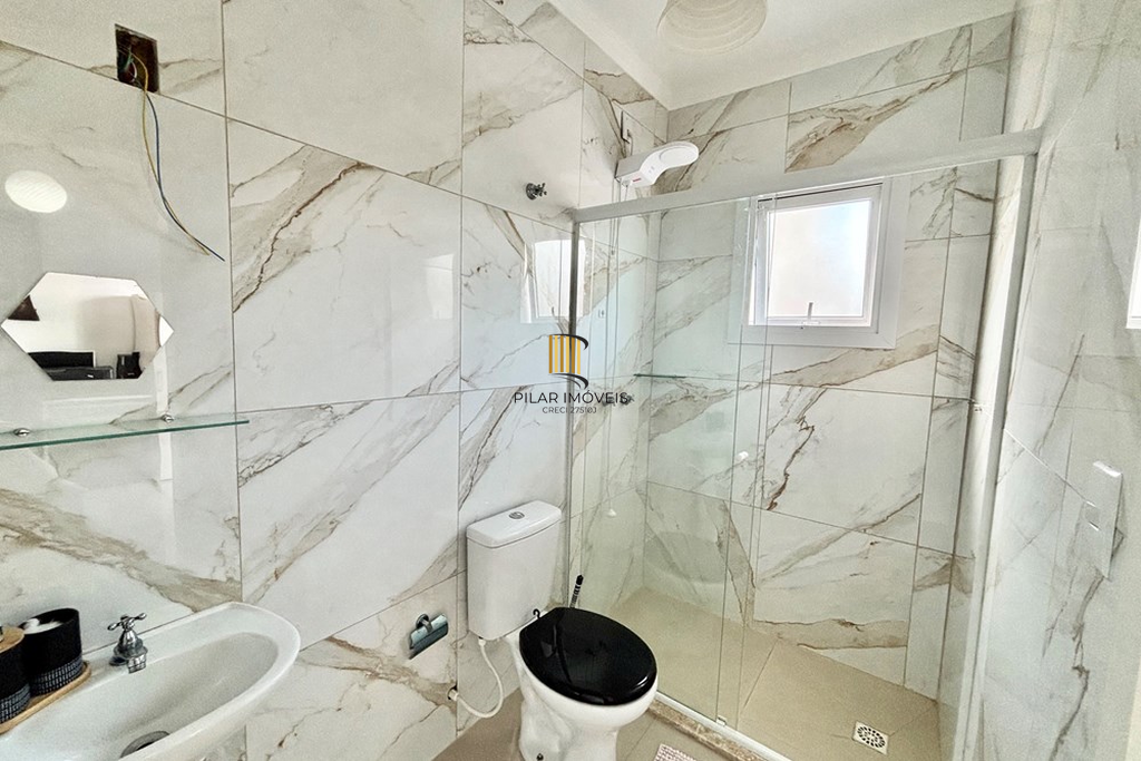 Casa 3 dormitórios no bairro Igara