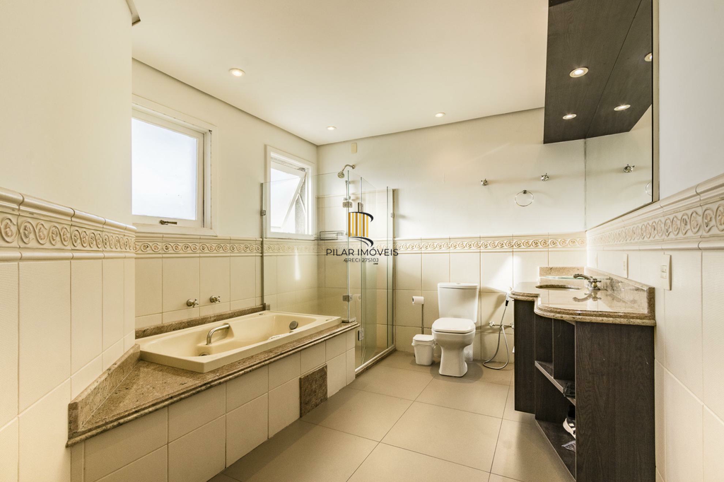 Casa 5 dormitórios no bairro Chácara das Pedras