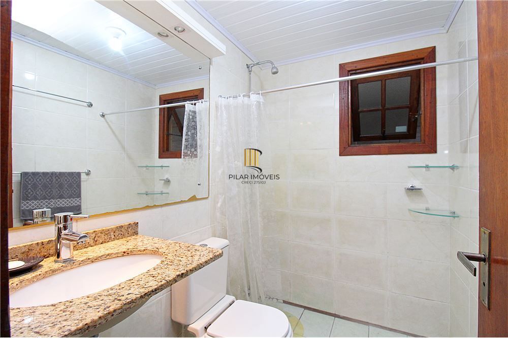 Casa 3 dormitórios no bairro Medianeira