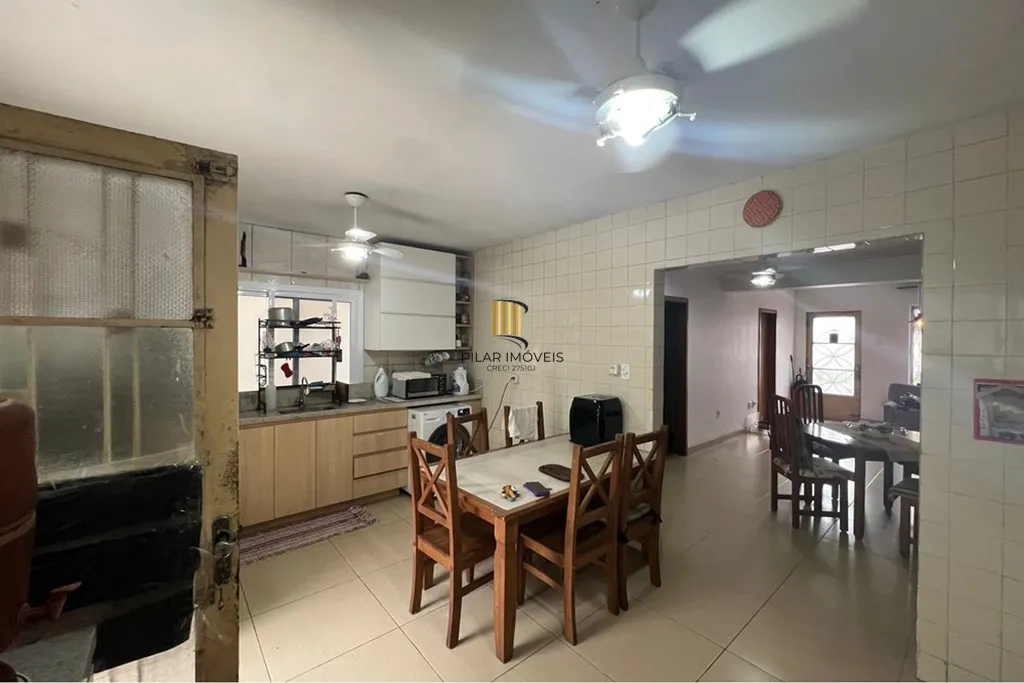 Casa 5 dormitórios no bairro Partenon