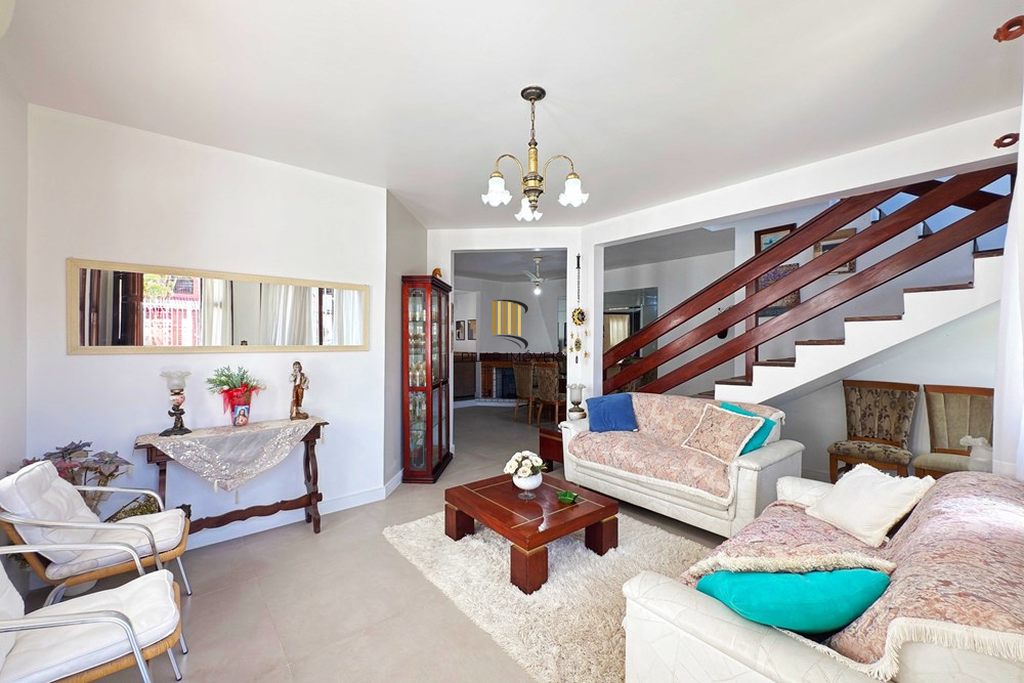 Casa 4 dormitórios no bairro Ipanema