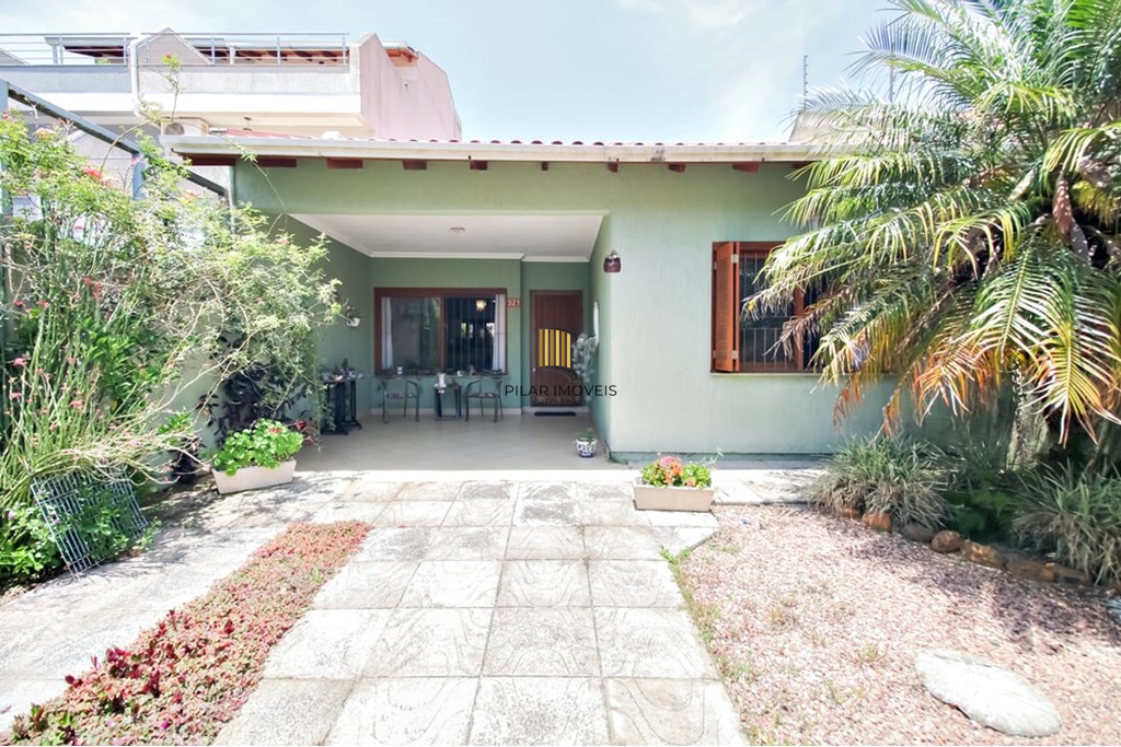 Casa 3 dormitórios no bairro Guarujá