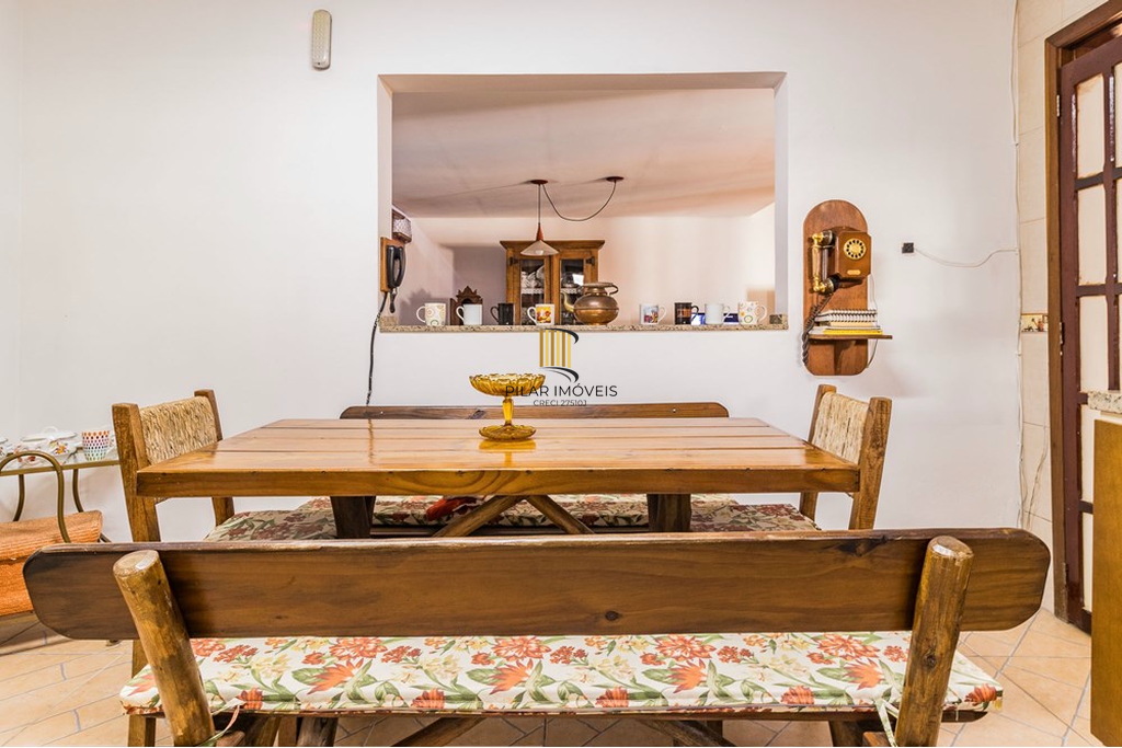 Casa 3 dormitórios no bairro Guarujá