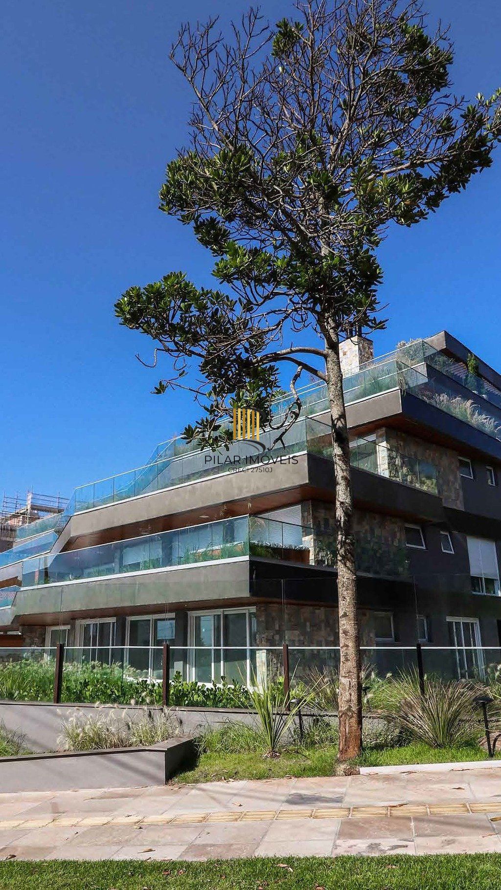 Apartamento 4 dormitórios no bairro Torres