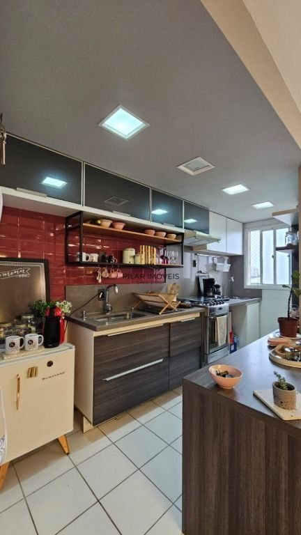 Apartamento 2 dormitórios no bairro Vila Ipiranga