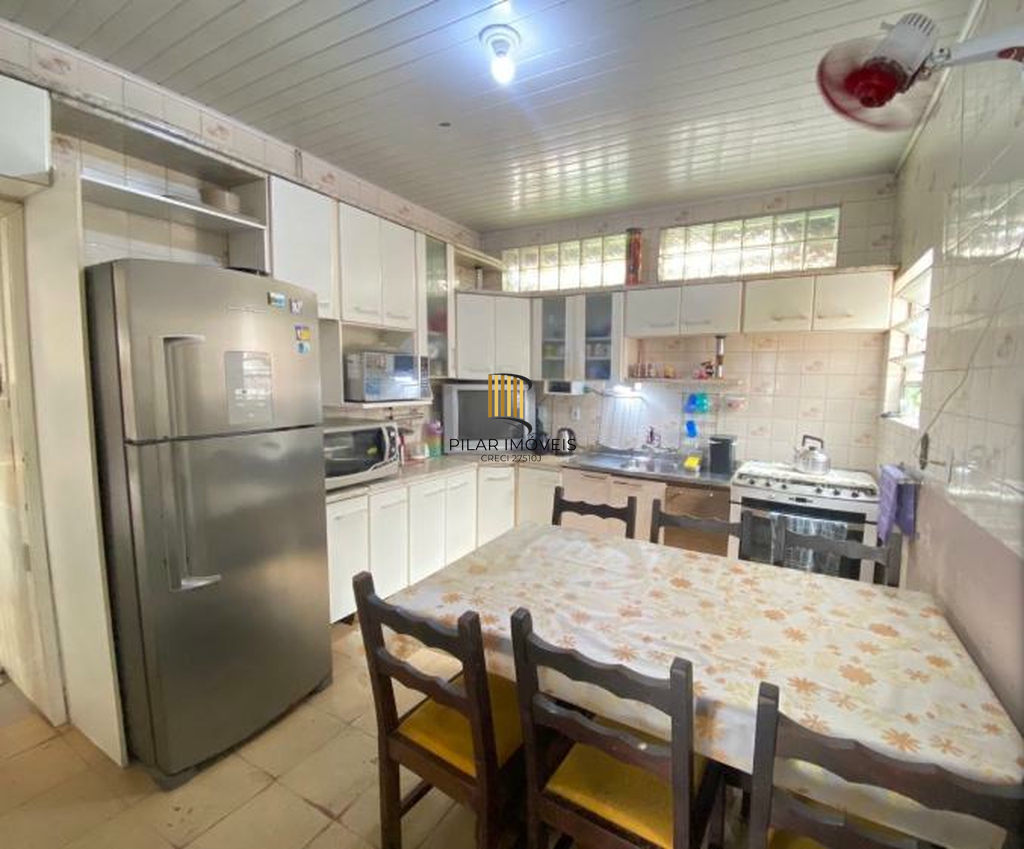 Casa 5 dormitórios no bairro Camaquã