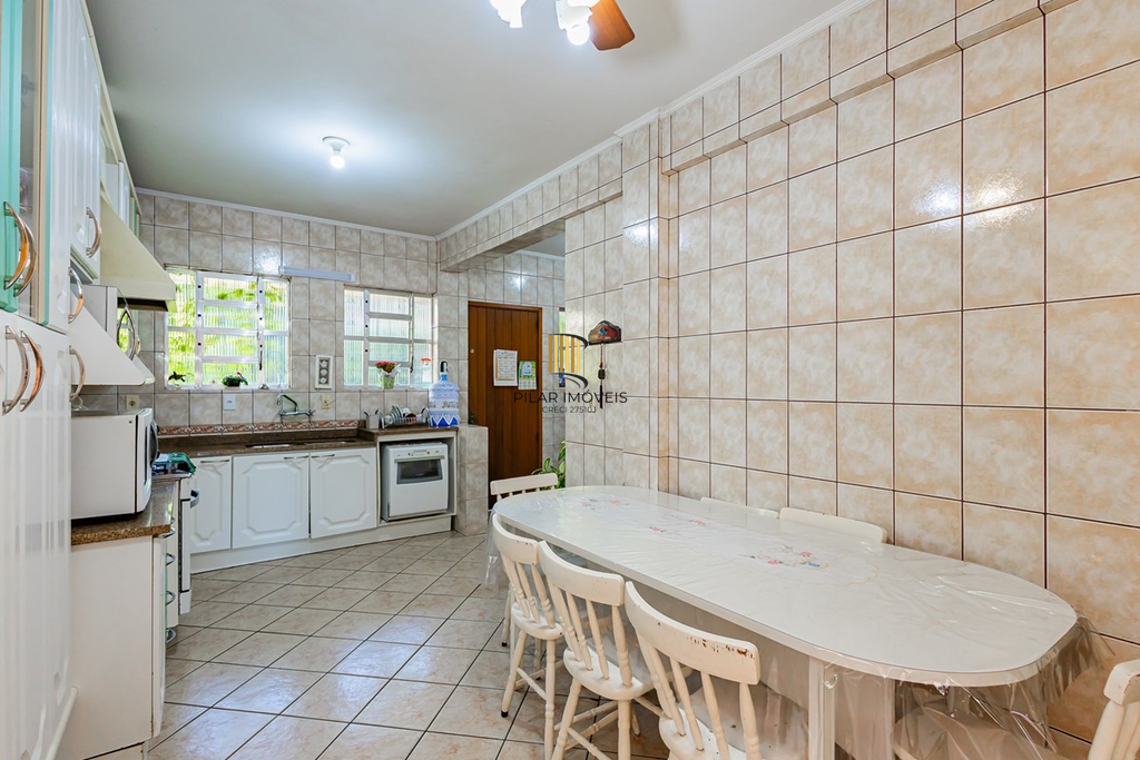 Casa 4 dormitórios no bairro Medianeira