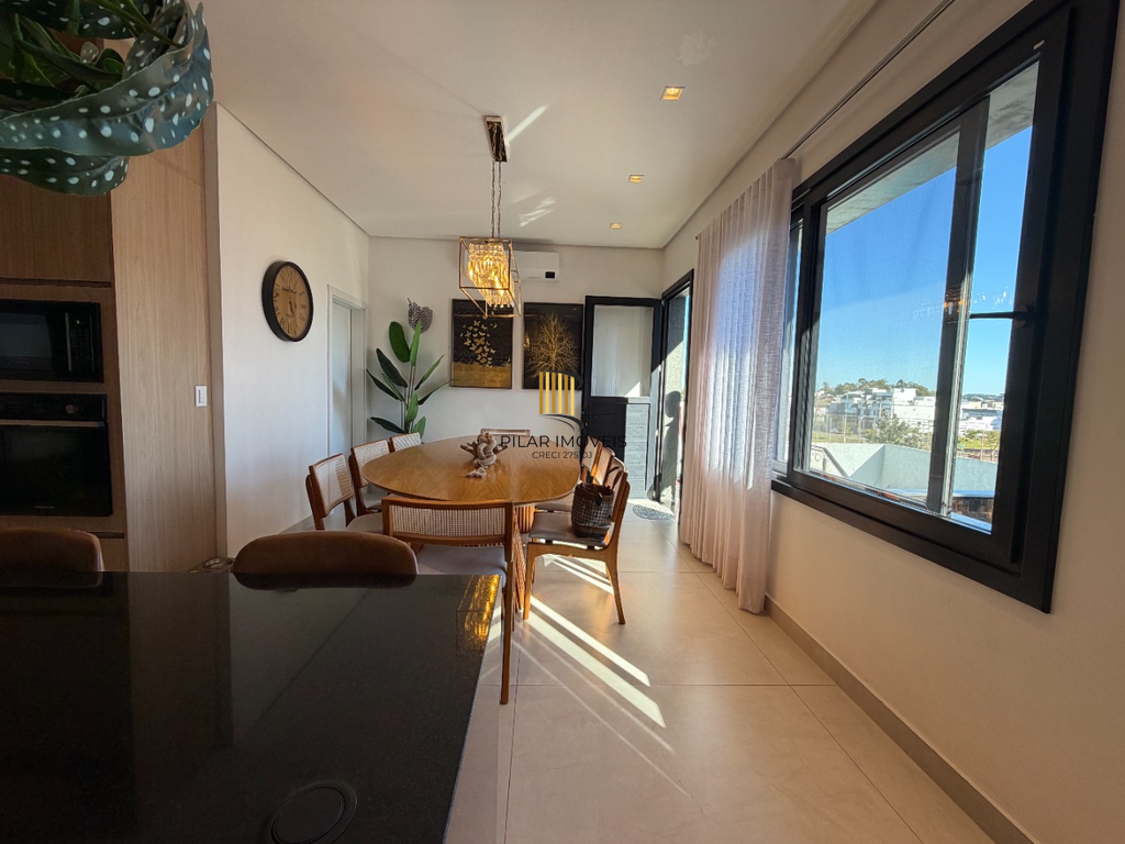 Casa 3 dormitórios no bairro Hípica