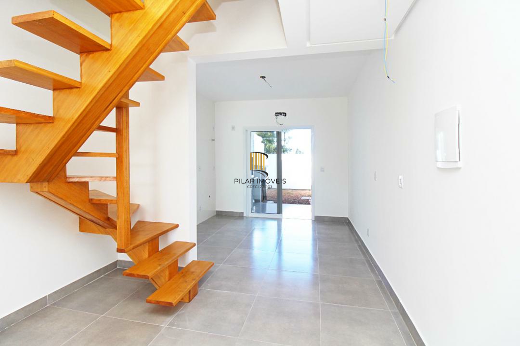 Casa 2 dormitórios no bairro Hípica