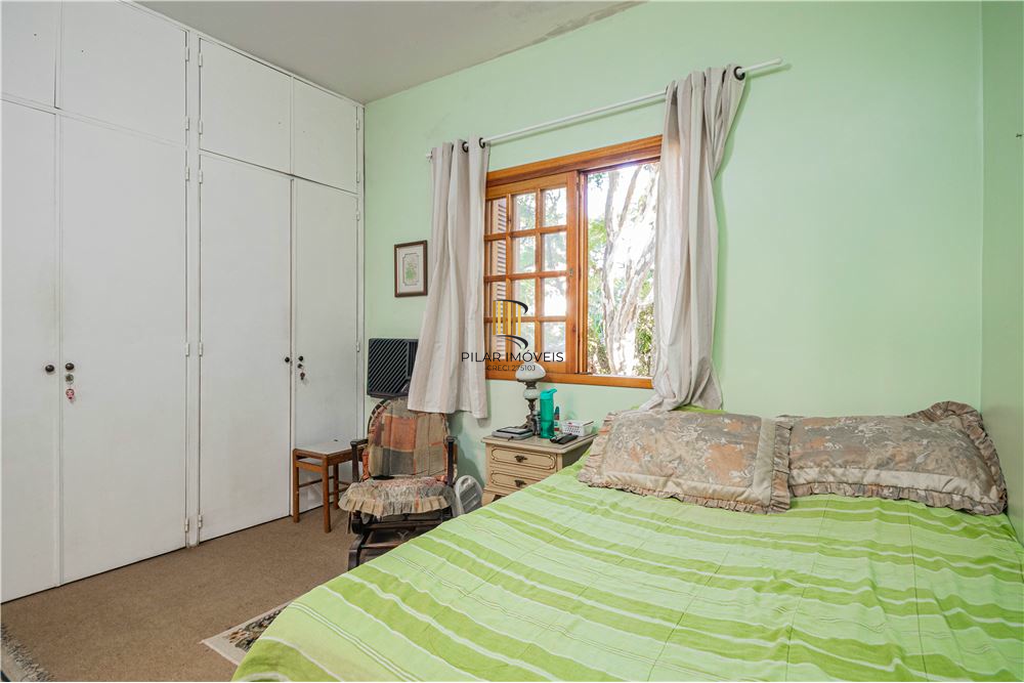 Casa 5 dormitórios no bairro Petrópolis