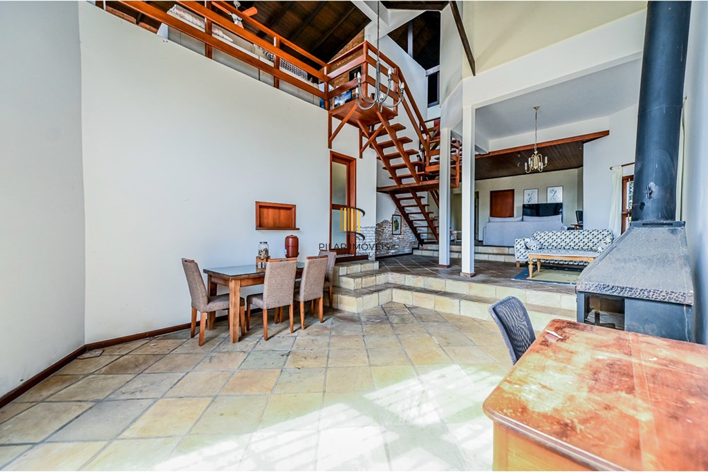 Casa 4 dormitórios no bairro Ipanema