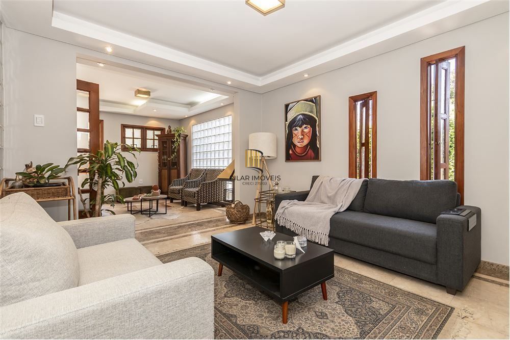 Casa 4 dormitórios no bairro Três Figueiras