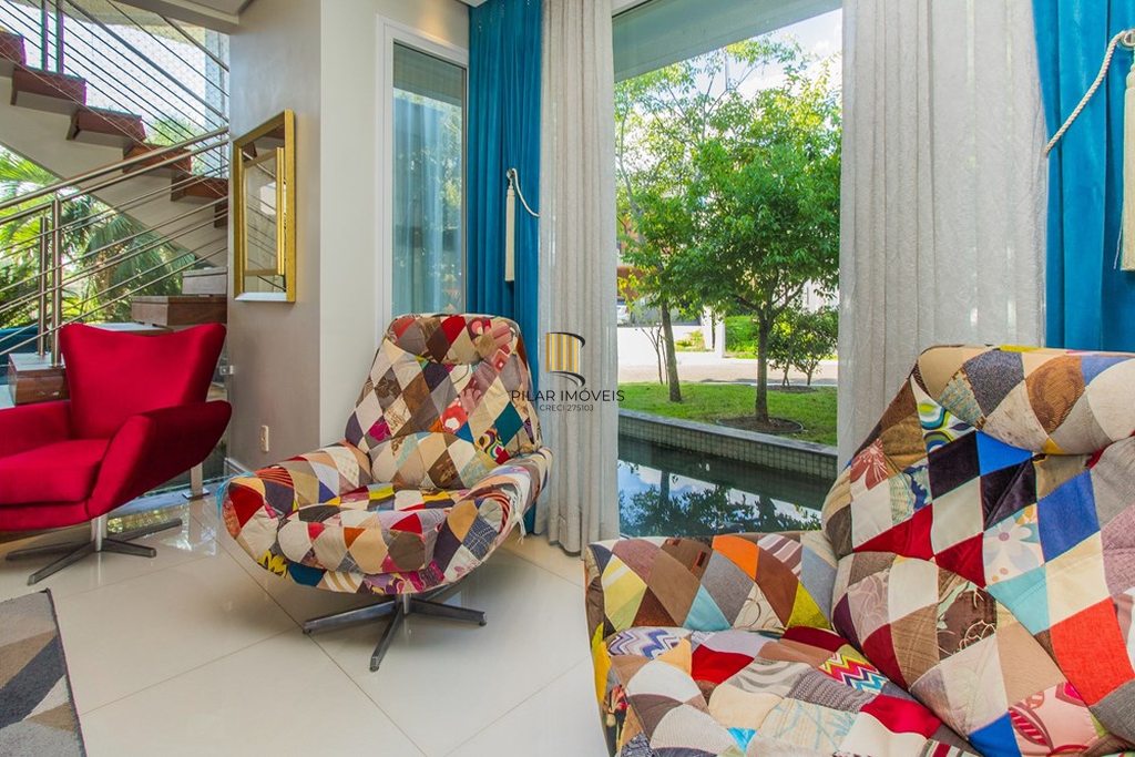 Casa 4 dormitórios no bairro Igara