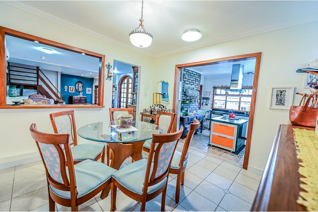 Casa de Condomínio 4 dormitórios no bairro Santa Tereza