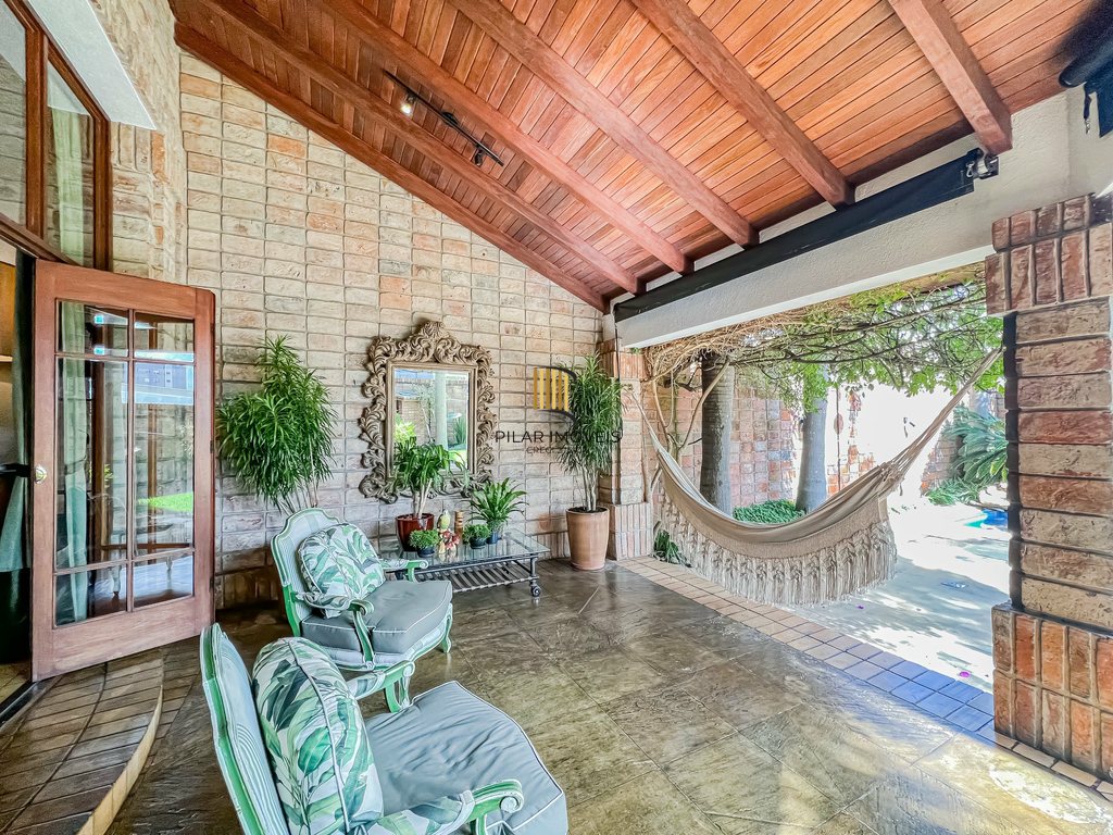 Casa 4 dormitórios no bairro Chácara das Pedras