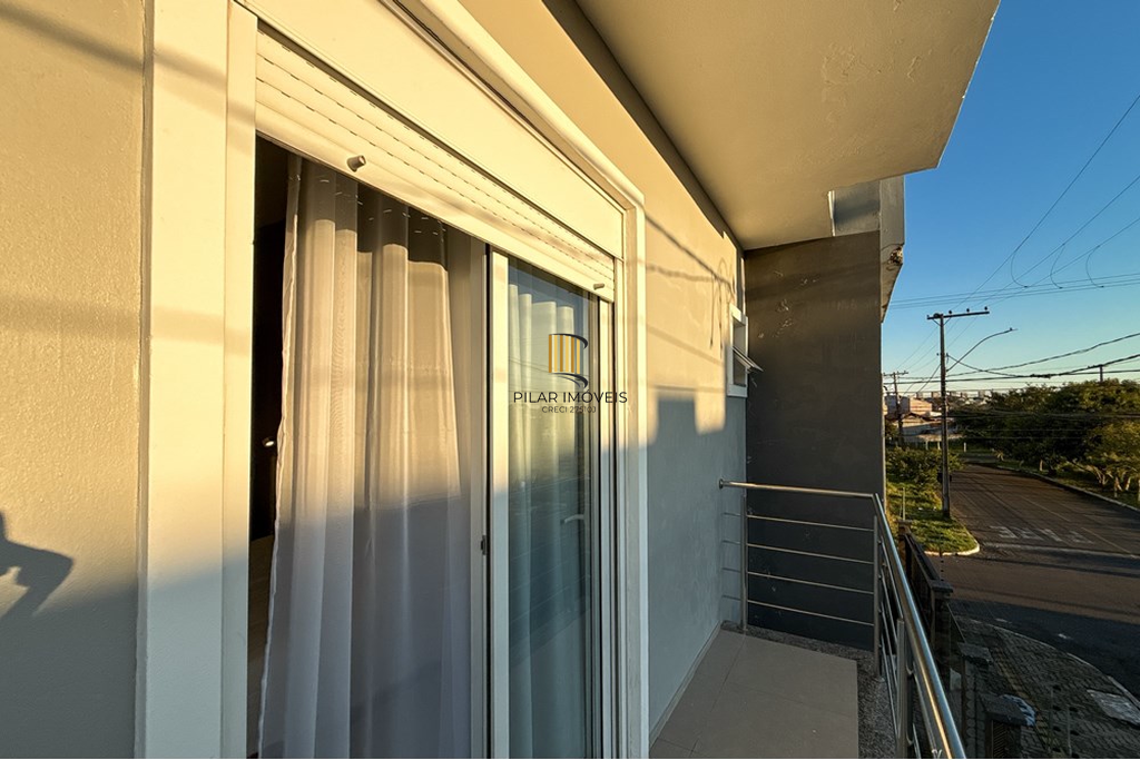 Casa 3 dormitórios no bairro Igara