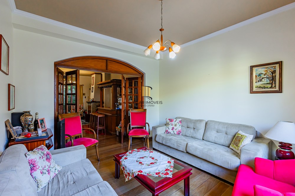 Casa 5 dormitórios no bairro Petrópolis