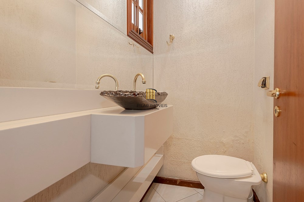 Casa 6 dormitórios no bairro Vila Jardim