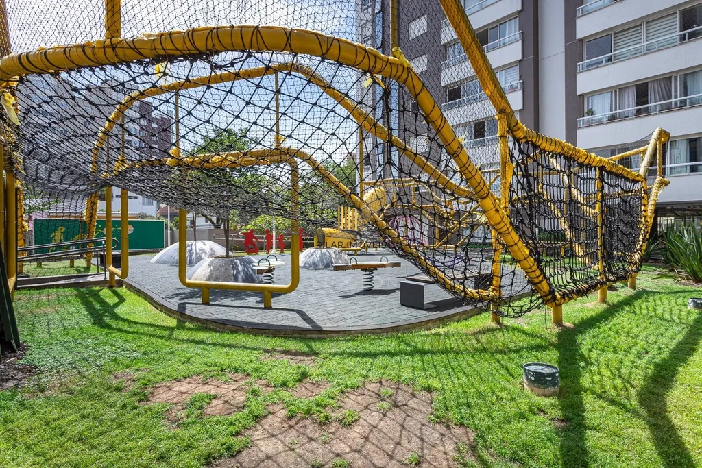 Apartamento 4 dormitórios no bairro Menino Deus