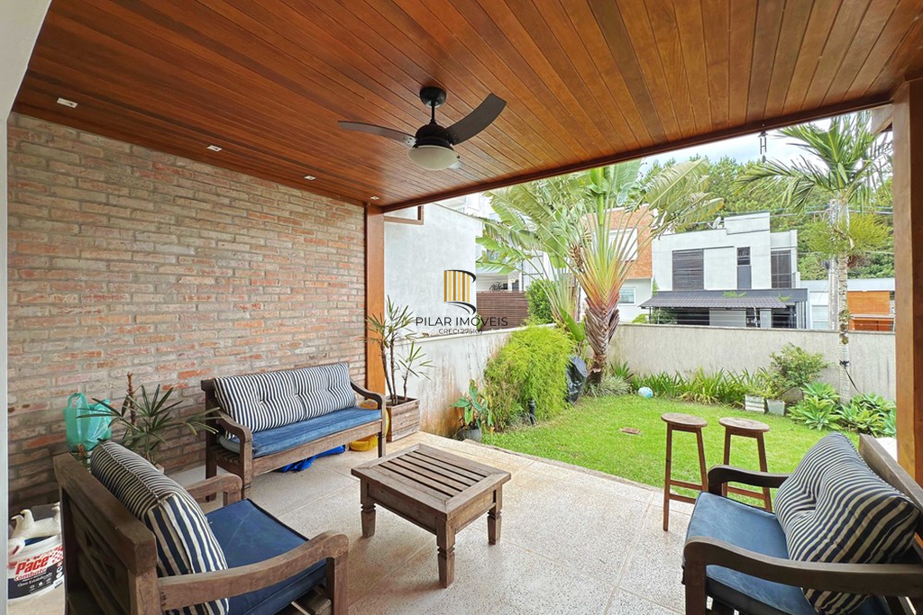 Casa 3 dormitórios no bairro Hípica