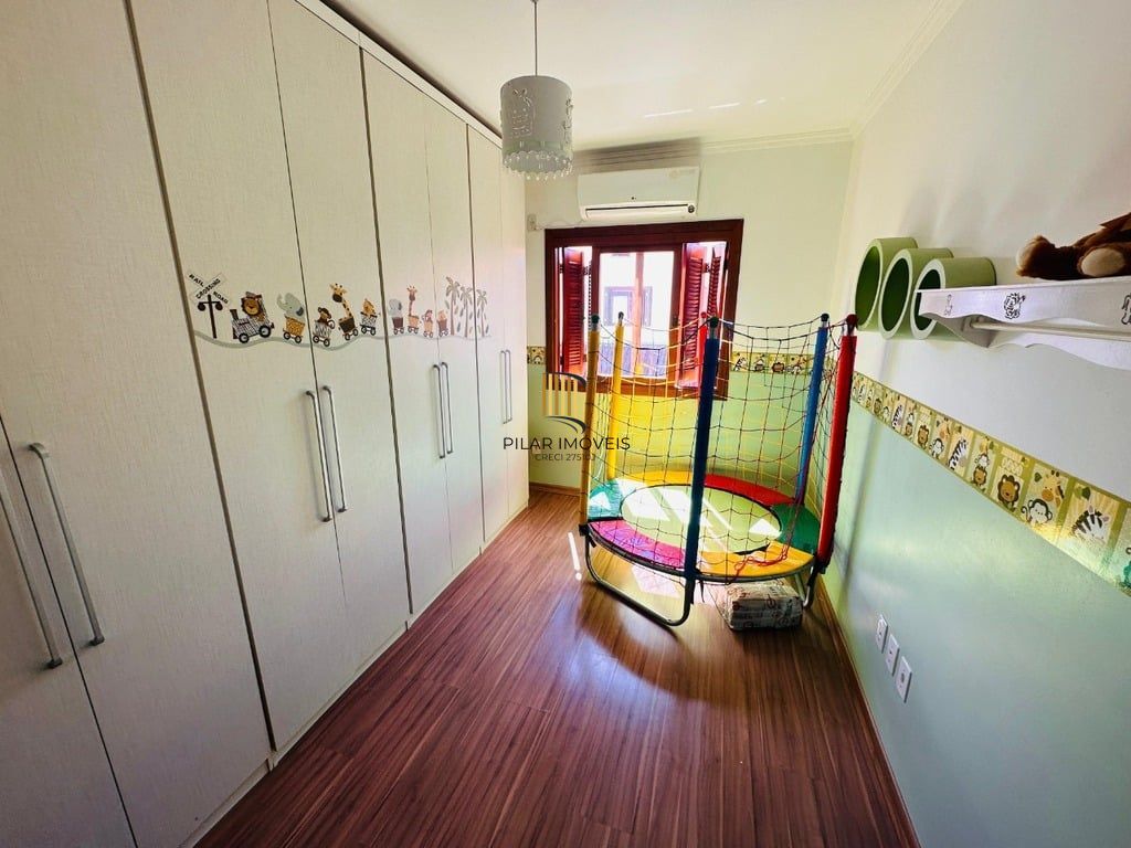 Casa 3 dormitórios no bairro Hípica