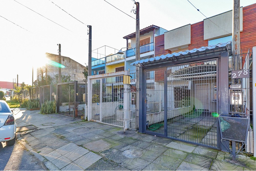 Casa 2 dormitórios no bairro Hípica