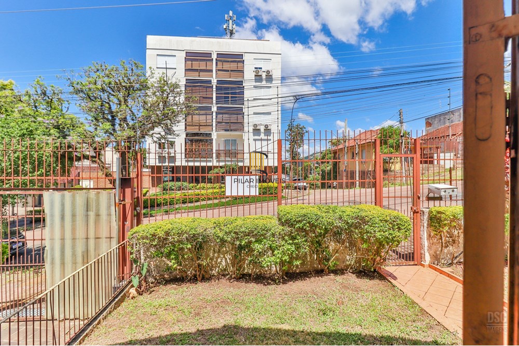 Casa 6 dormitórios no bairro Teresópolis