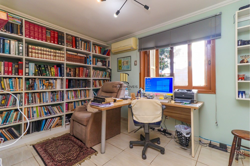 Casa 6 dormitórios no bairro Rubem Berta