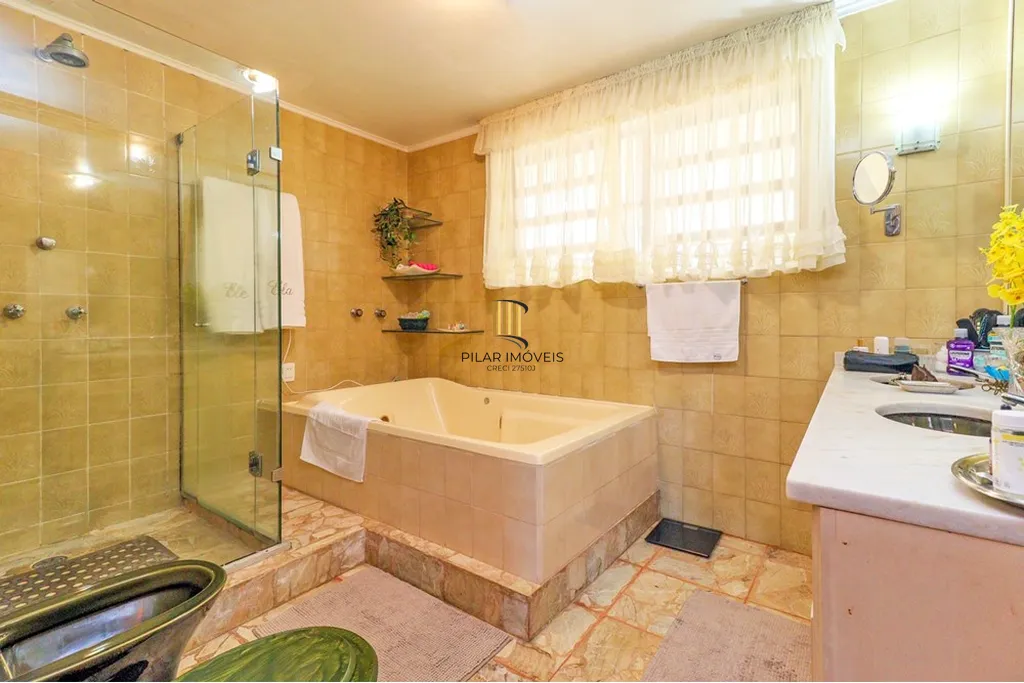 Casa 4 dormitórios no bairro Três Figueiras