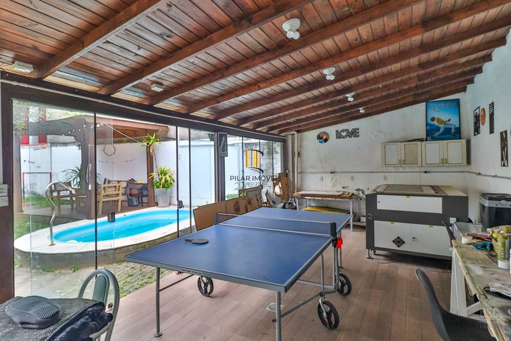 Casa 4 dormitórios no bairro Santo Antônio